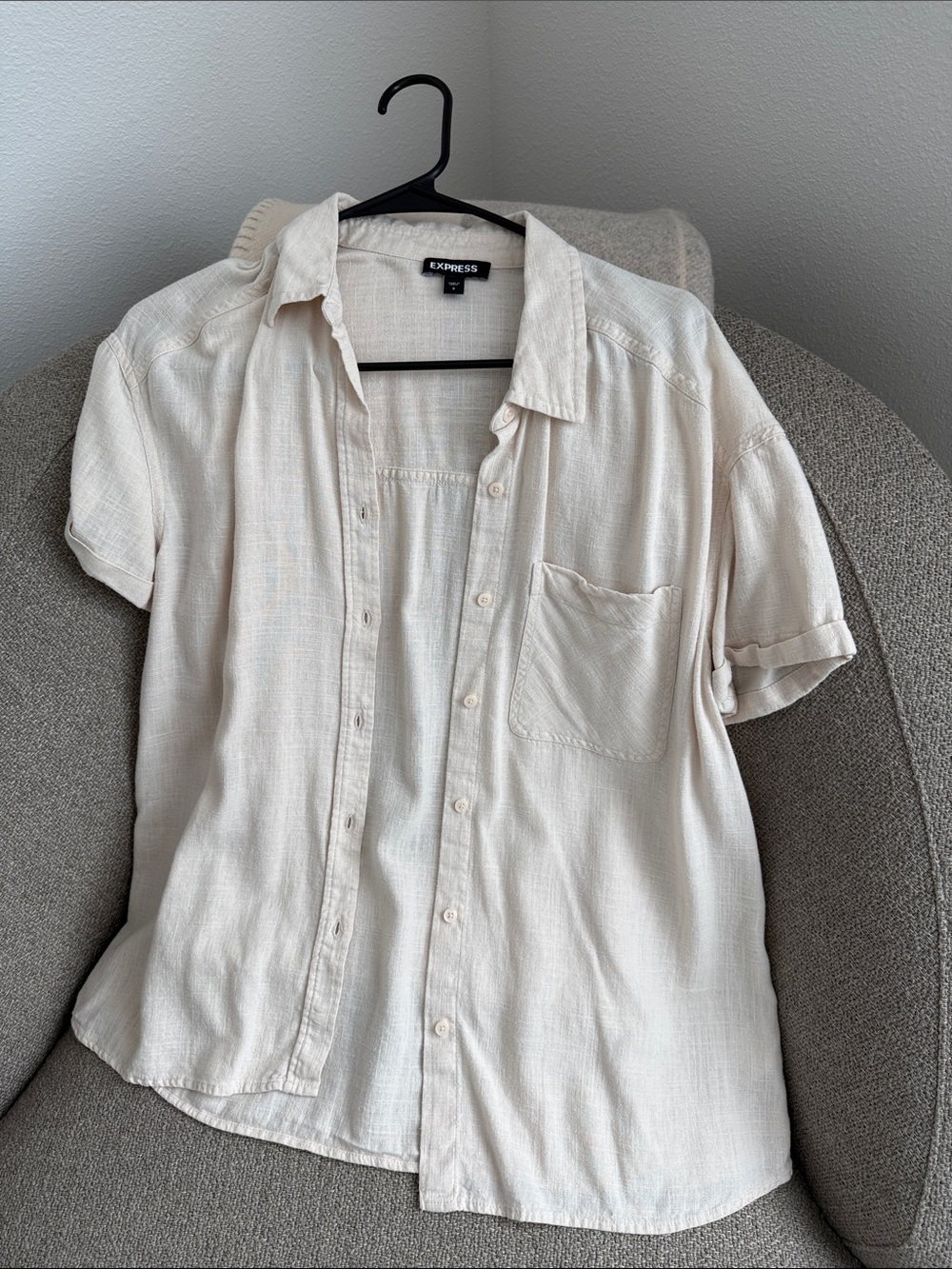 Express Men's Short-Sleeve Button-Down Shirt in Light Cream